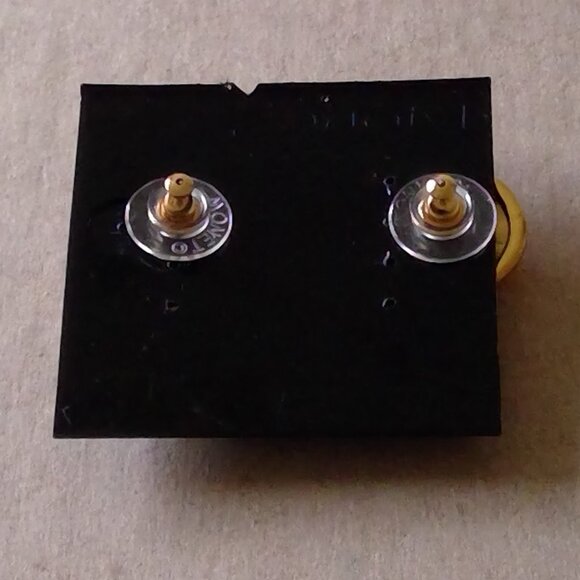 Monet large pearl earrings - new with flaw - Picture 3 of 4